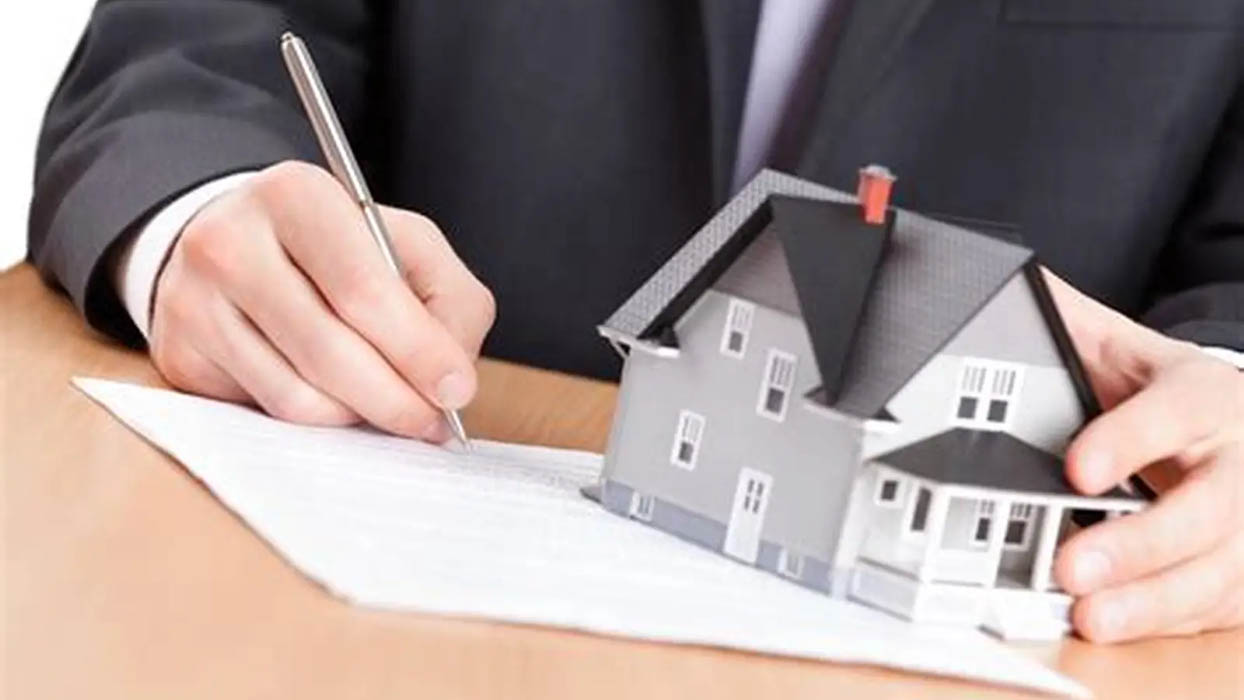 Công ty phải chịu thuế VAT tính trên giá bán (thường 10%) đối với hoạt động kinh doanh bất động sản