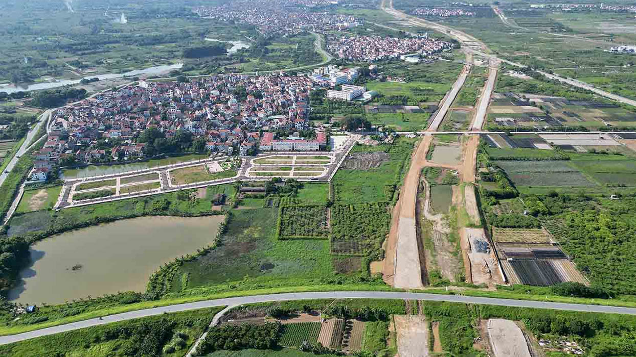 Đất nền là lô đất còn giữ nguyên trạng thái tự nhiên