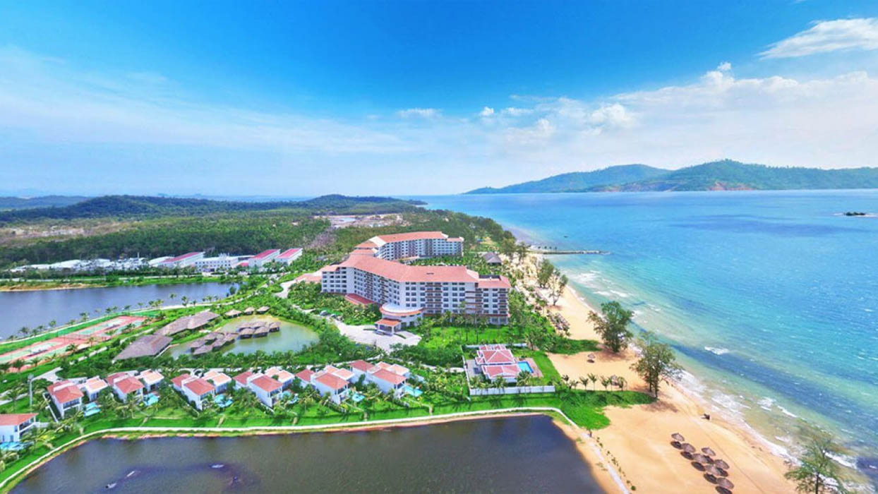 Đất ven biển (hay đất nền ven biển) là loại đất nằm ở vùng chuyển tiếp giữa đất liền và biển
