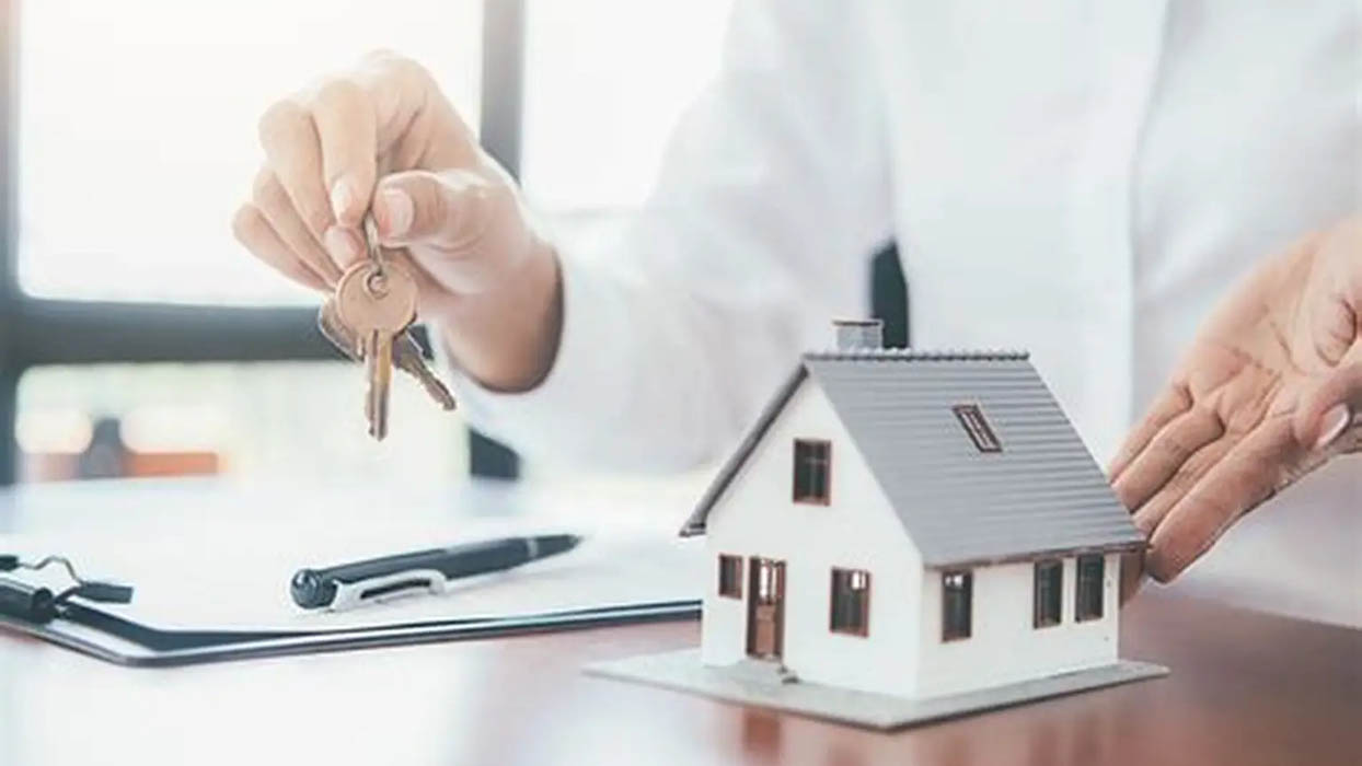 Hợp đồng đặt cọc 3 bên ghi nhận việc người mua đặt cọc cho chủ nhà theo giá và điều kiện đã thống nhất