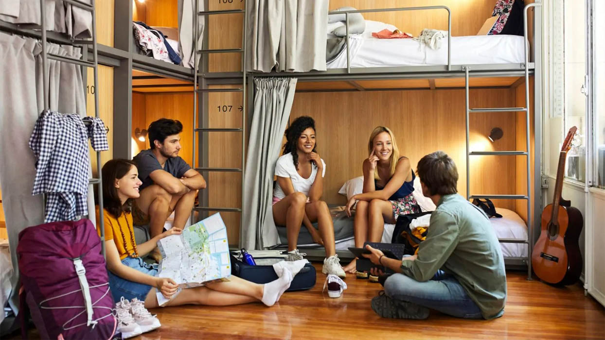 Hostel là nhà nghỉ tập thể giá rẻ