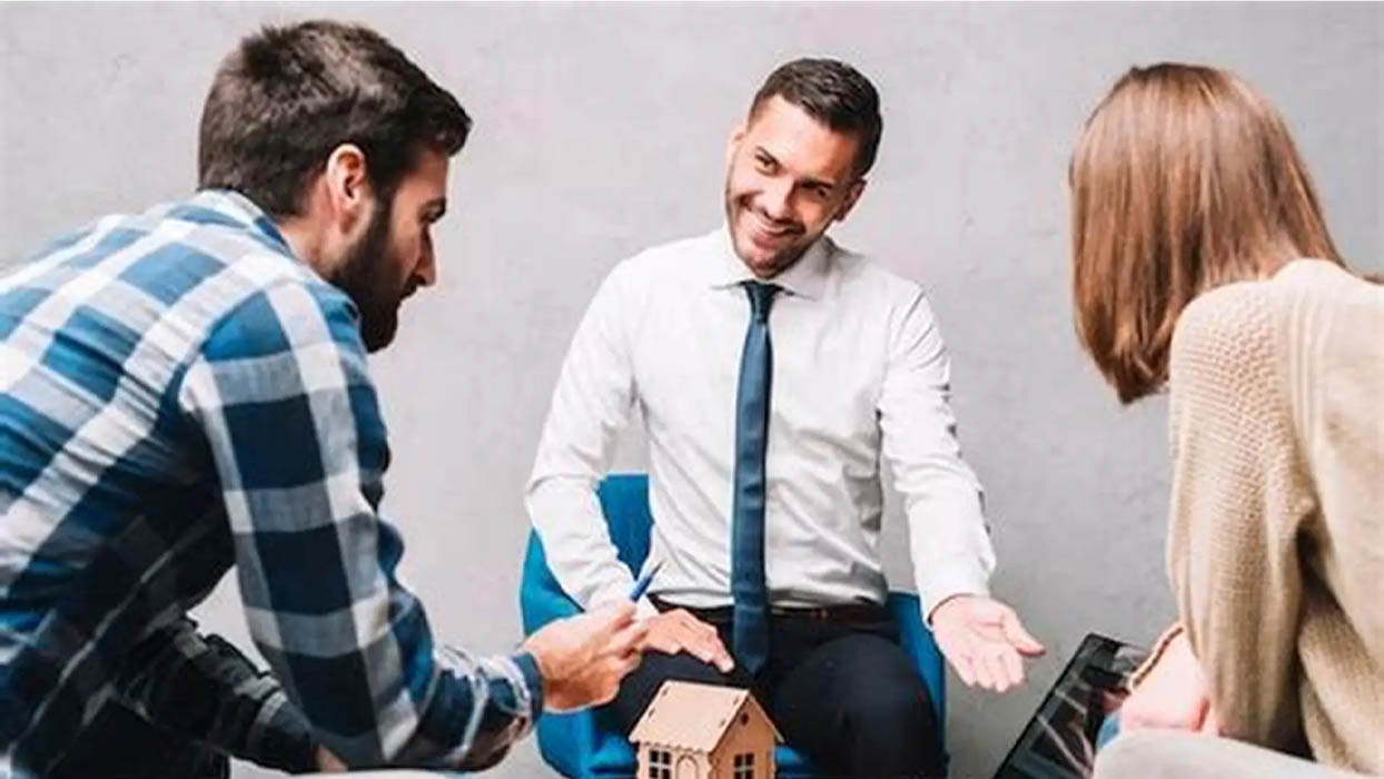 Kỹ thuật nói chuyện trực tiếp và qua điện thoại là tập hợp các phương pháp giúp môi giới tạo thiện cảm ban đầu