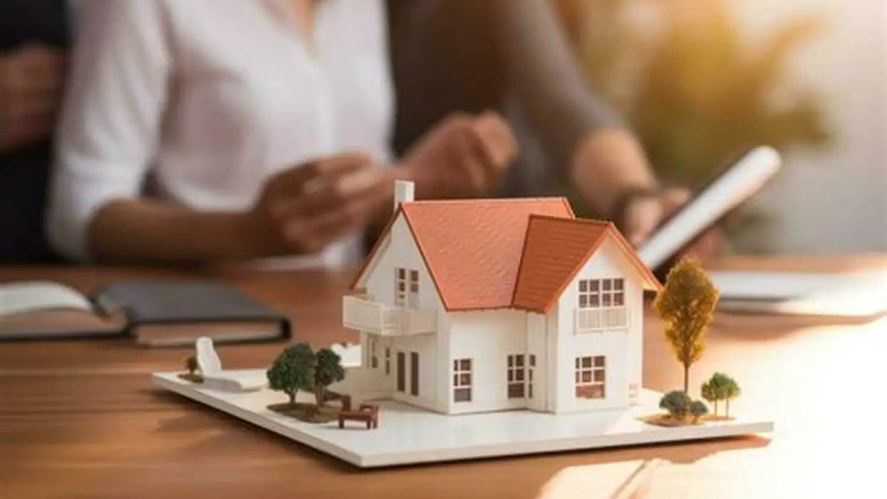 Nhà đầu tư cá nhân bất động sản là người sử dụng nguồn vốn riêng hoặc vay ngân hàng để mua