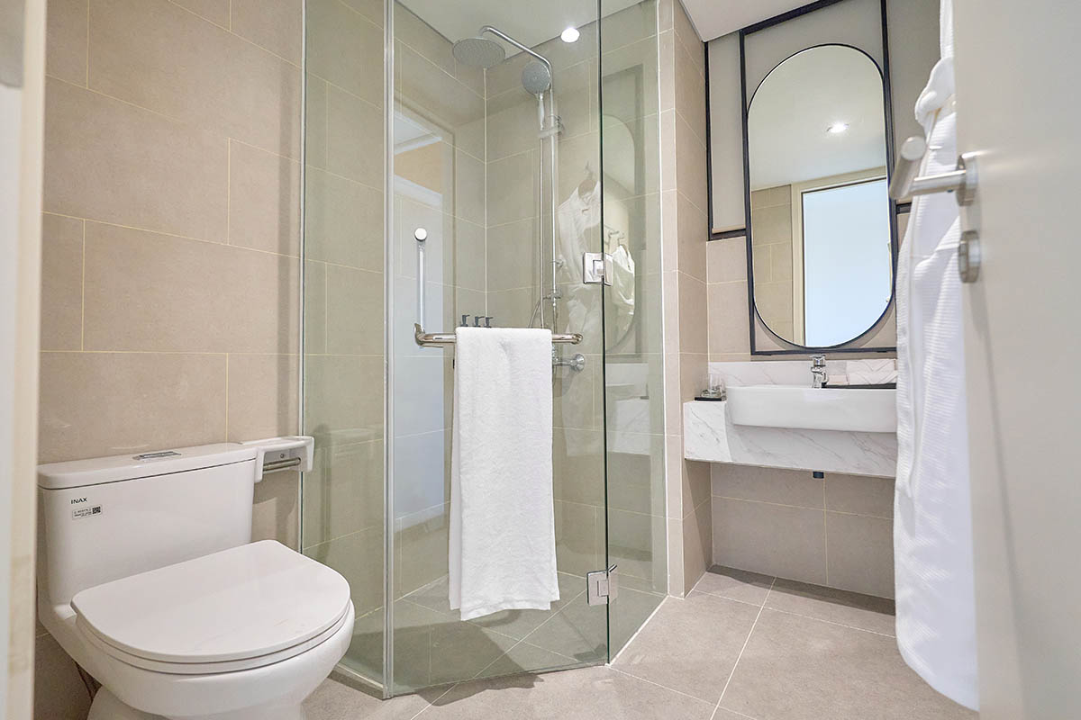 Phòng tắm căn hộ 2PN khu cao tầng Sun Urban City