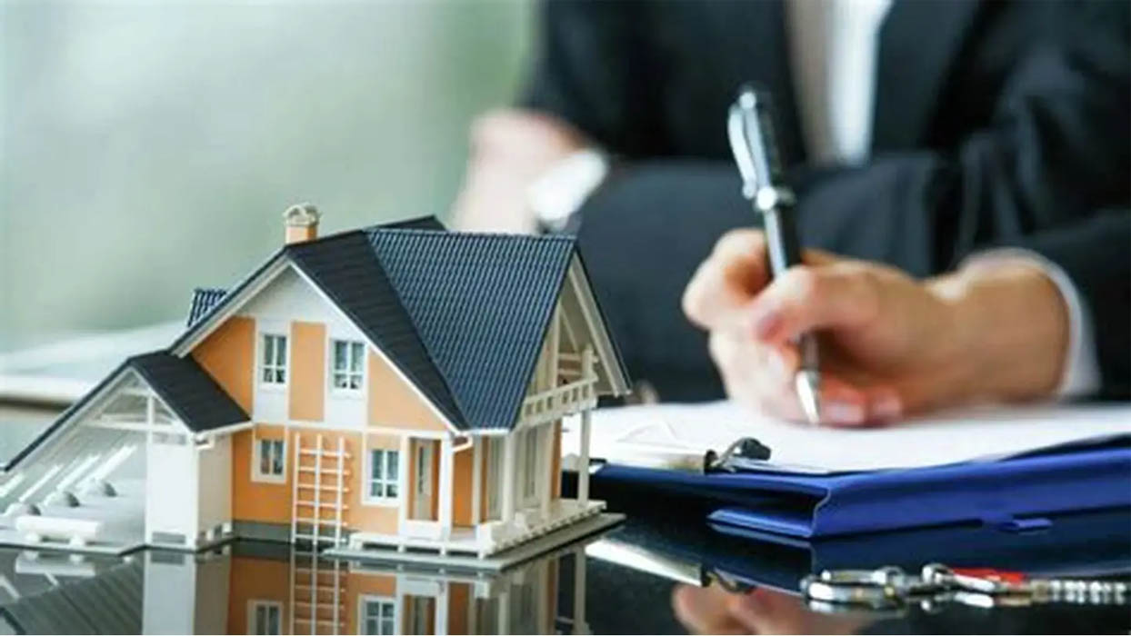 Rủi ro phổ biến nhất với người Việt là giấy tờ không hợp lệ hoặc chưa được công chứng đúng cách
