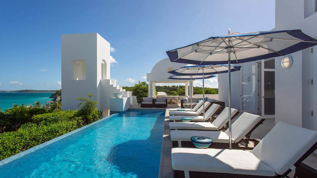 Sky Villa có bể bơi và sân vườn riêng biệt